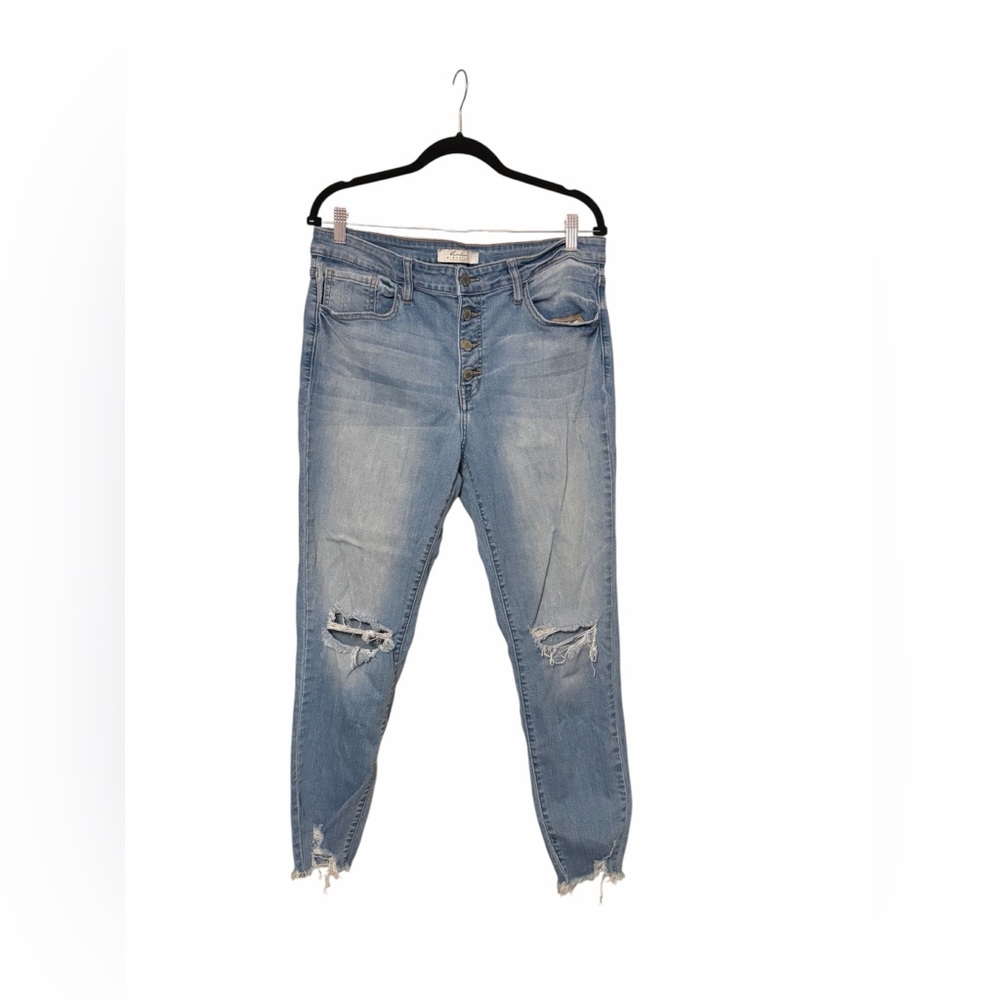 KanCan Light Blue Distressed Skinny Jeans • Size 31